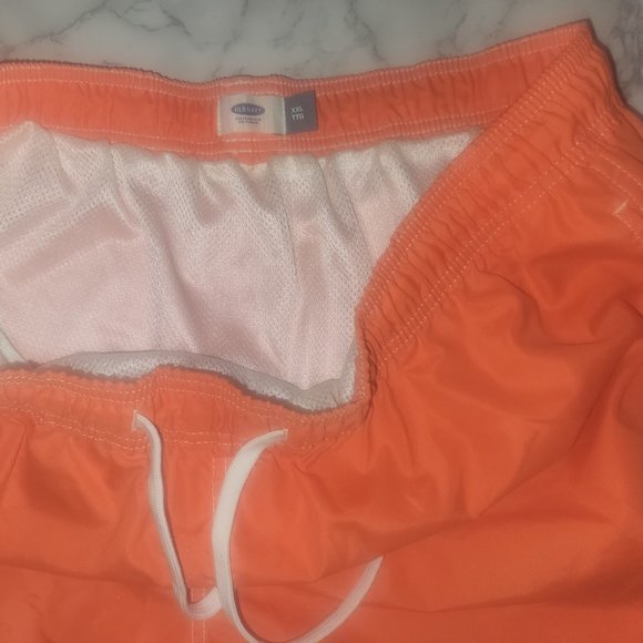 Old Navy Men's stylish lined swim trunks in size XXL - Picture 6 of 11